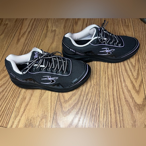 GDEFY shoes - Picture 2 of 5